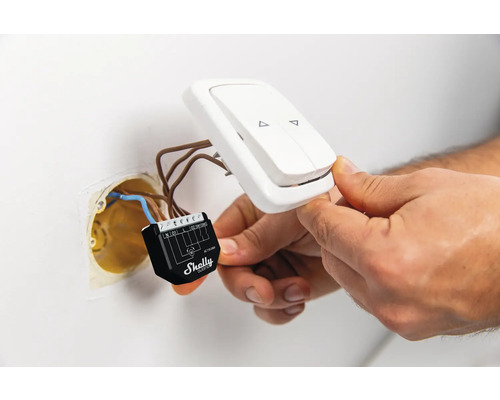 Installation d''un appareil Shelly Smart Home sur un interrupteur