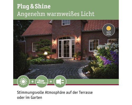 Hausfassade mit Gartenbeleuchtung für eine stimmungsvolle Atmosphäre