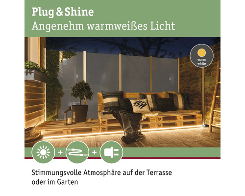 Dekorative Terrassenszene mit Plug and Shine Beleuchtung und warmweissem Licht