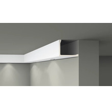 Indirekte Beleuchtung mit LED-Profilen an Wand und Decke