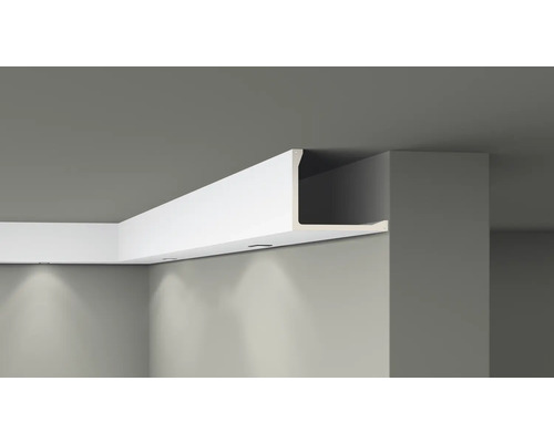 Éclairage indirect avec des profilés LED au mur et au plafond
