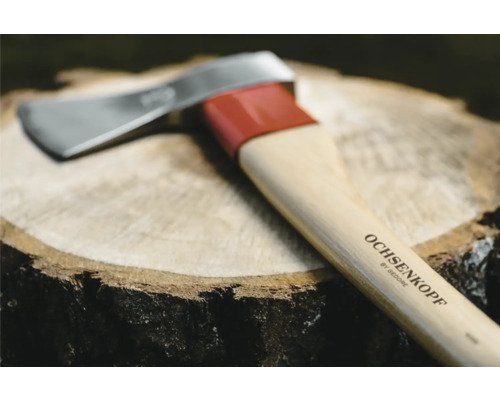 Hache Ochsenkopf sur une rondelle de bois