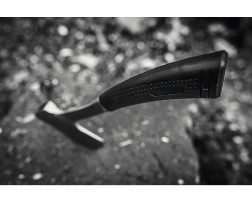 Outil de jardin avec manche et pelle