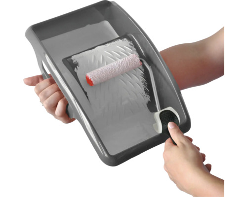 Farbe, Farbroller und Farbwannenset in Verwendung