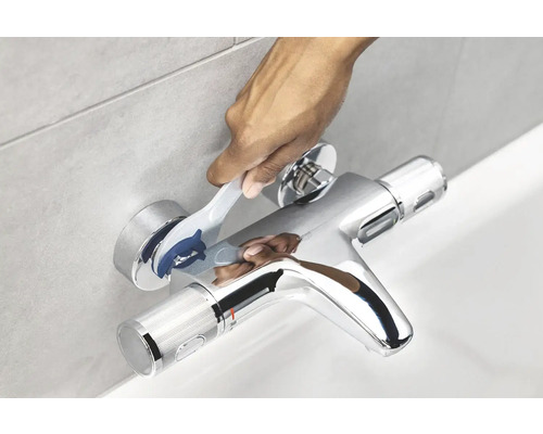 Robinetterie pour montage sur baignoire avec thermostat pour le contrôle de la température