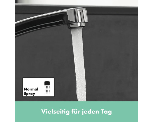 Wasserhahn mit normalem Strahl im Einsatz