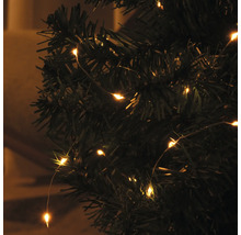 Gros plan d''une guirlande lumineuse sur un arbre de Noël