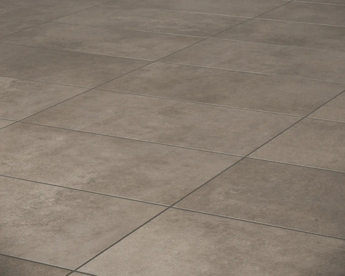 Vue au sol de carreaux de céramique avec une surface mate et une forme rectangulaire