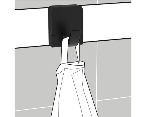 Porte-serviettes avec serviette sur mur carrelé