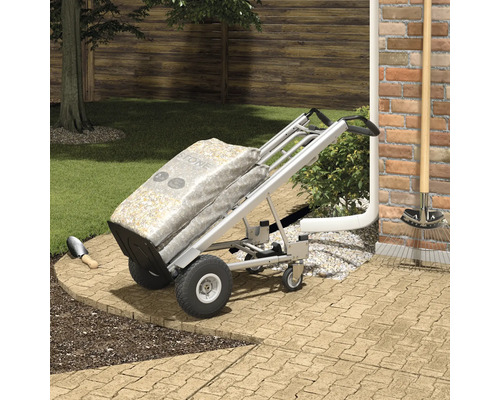 Sac de pierres sur un diable à l''extérieur