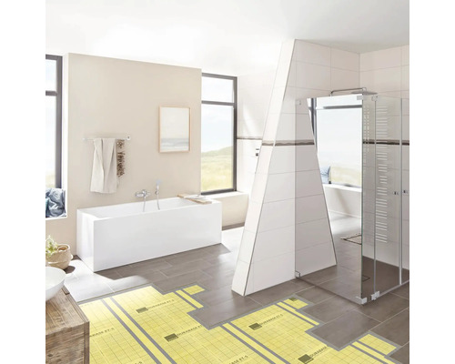 Modernes Badezimmer mit Badewanne, Dusche und Fussbodenheizungssystem