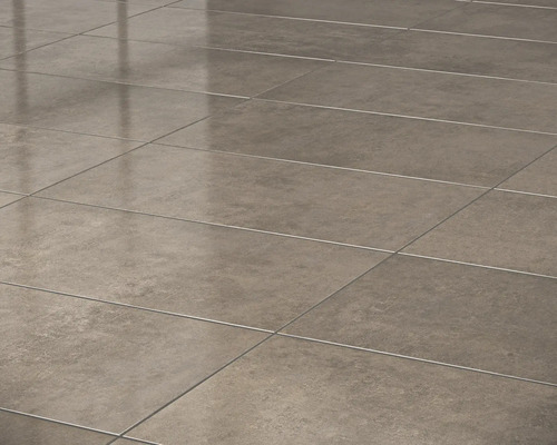Vue du sol avec des carreaux de céramique rectangulaires