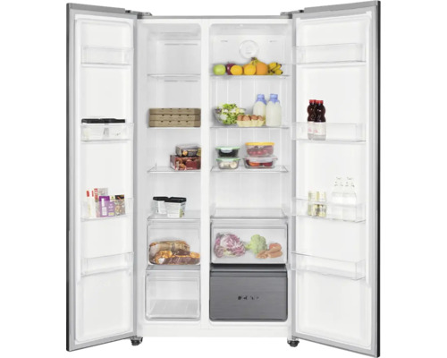 Geöffneter Side-by-Side Kühlschrank mit Lebensmitteln