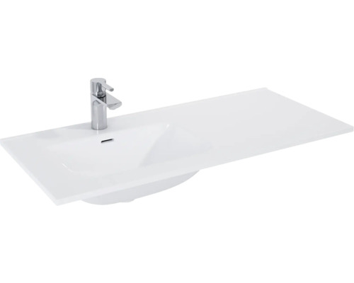 Waschtisch mit Armatur