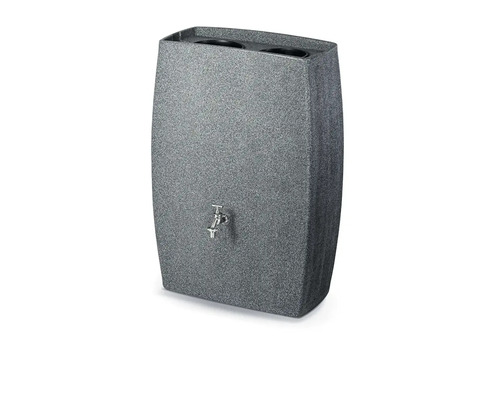 Regentonne mit Wasserhahn zur Gartenbewässerung