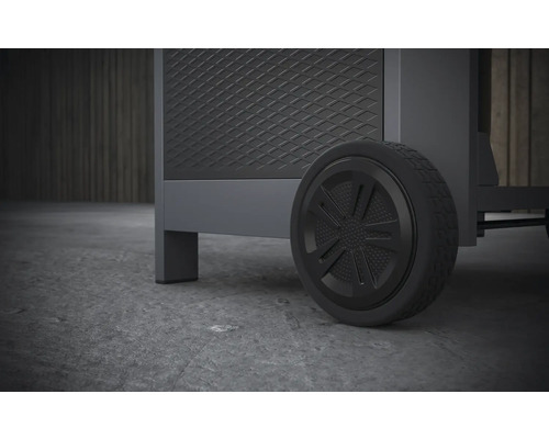 Gros plan d''un chariot de transport avec roue