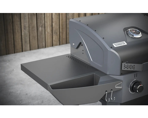 Vue détaillée d''un gril à gaz Tenneker avec étagère et crochets