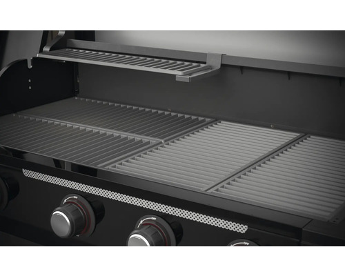 Vue intérieure d''un barbecue à gaz avec grilles et étagère de maintien au chaud.