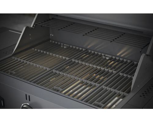 Vue intérieure d''un gril à gaz avec grille de cuisson et grille de maintien au chaud.