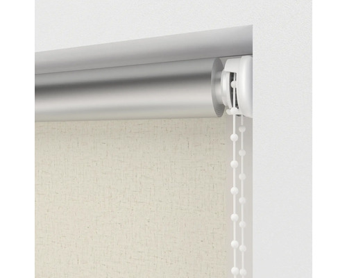 Rollladen mit Kettenzug am Fenster