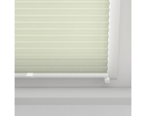 Gros plan d''un store pliant sur une fenêtre