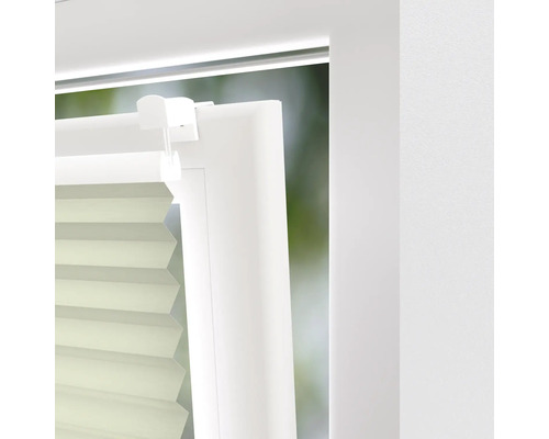 Detailansicht einer Plisseeanlage am Fenster