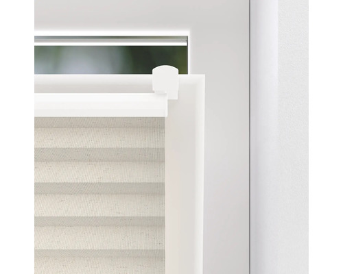 Detailansicht eines Faltstores am Fenster