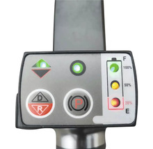 Bedienfeld mit Funktionsanzeige und Batteriestatusanzeige