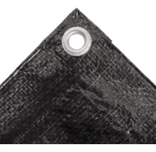 Detailansicht einer schwarzen Schutzplane mit Öse