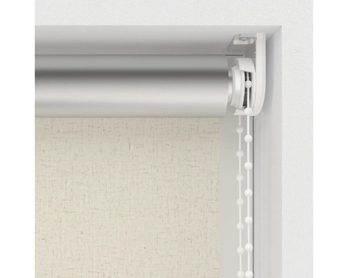 Store enrouleur avec chaînette dans un cadre de fenêtre