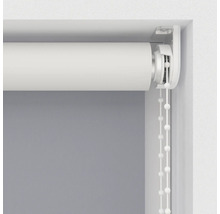 Aufrollbares Fensterrollo mit Kettenzug zur Lichtregulierung