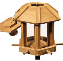 Vogelhaus aus Holz mit Seildetails