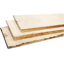 Drei rohe Holzbretter