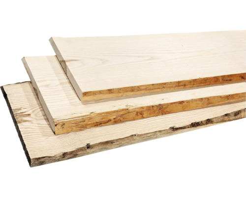 Drei rohe Holzbretter