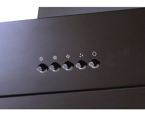 Gros plan sur les commandes d''une hotte aspirante avec réglages de la lumière et du ventilateur.