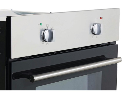 Gros plan d''un four avec commandes et poignée