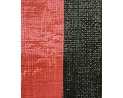 Gros plan d''une toile de paillage rouge et noire.