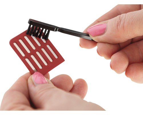 Reinigung einer Filtermatte mit einer Bürste