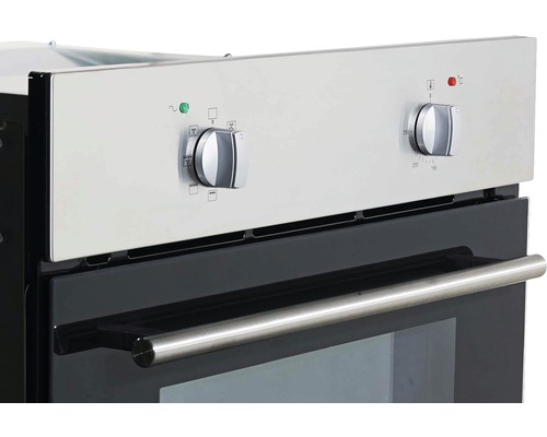 Gros plan d''un four avec boutons de commande et poignée