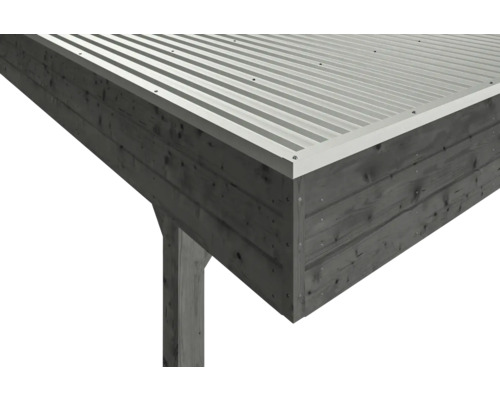 Detailansicht eines Carports mit Holzkonstruktion und Metalldach