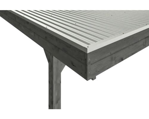 Vue détaillée d''un pavillon de jardin en bois avec toit métallique