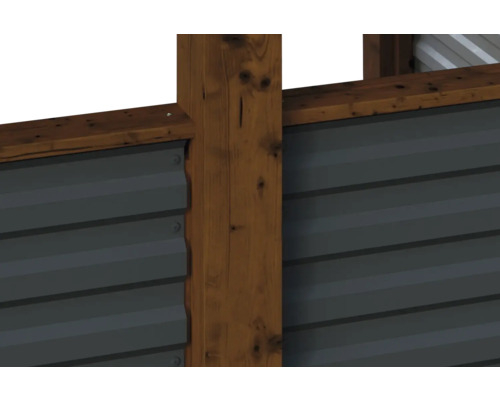 Vue détaillée d''un mur de cabane de jardin avec poteaux en bois et revêtement métallique
