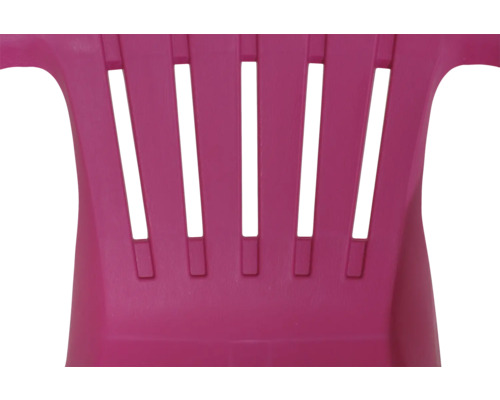 Detailansicht der Rückenlehne eines Kunststoffstuhls