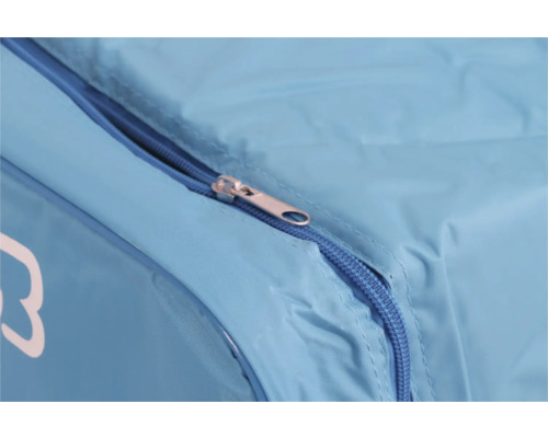 Fermeture éclair sur une couverture de piscine bleue