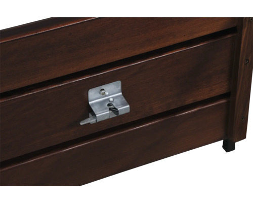 Detailansicht eines Holzbettkastens mit Metallverschluss