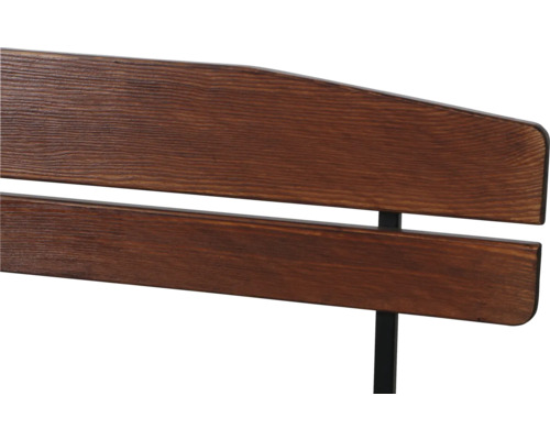 Detailansicht einer Gartenbank mit Holzlatten und Metallgestell