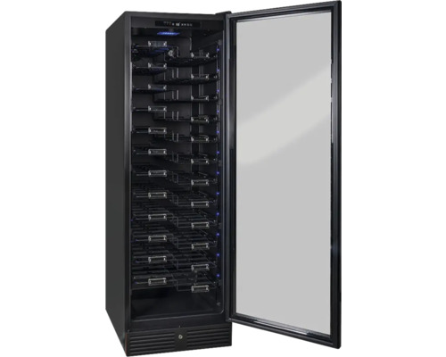 Cave à vin avec porte en verre et plusieurs niveaux de stockage