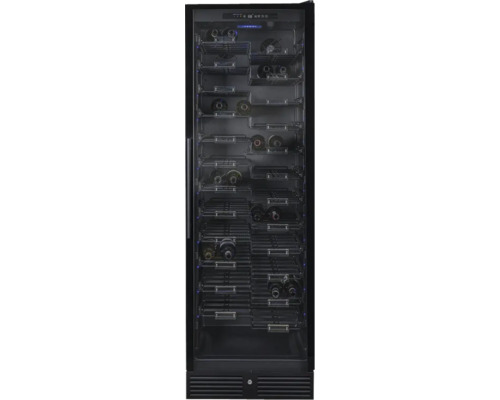 Cave à vin avec plusieurs étagères pour stocker des bouteilles de vin