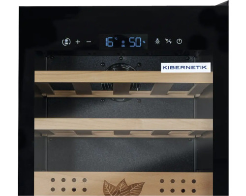 Innenansicht eines Humidors mit Temperaturanzeige und KIBERNETIK Logo