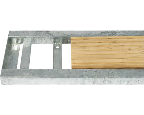 Metallrahmen mit einem Holzbrett